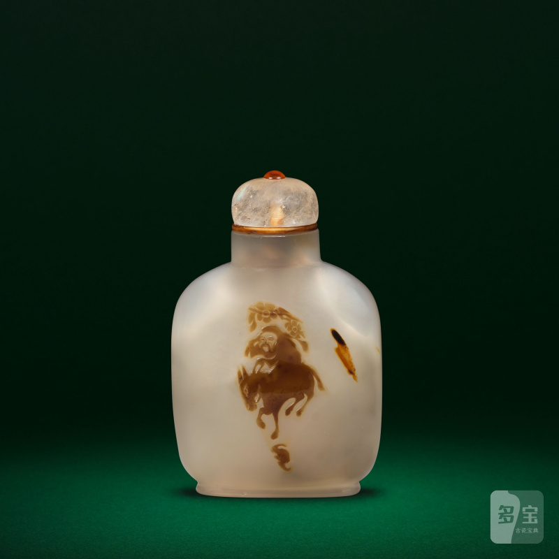 十八/十九世紀 瑪瑙巧雕孟浩然踏雪尋梅圖鼻煙壺 | A CHALCEDONY AGATE 'MENG HAORAN' SNUFF BOTTLE
